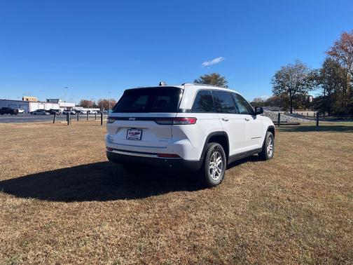 2024 Jeep Grand Cherokee Laredo