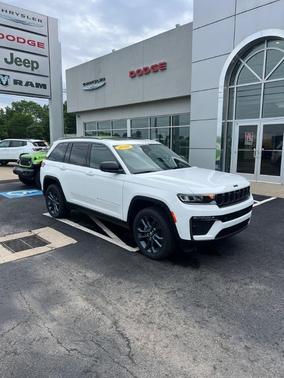 Bright White Clearcoat 2026 Jeep Grand Cherokee Limited