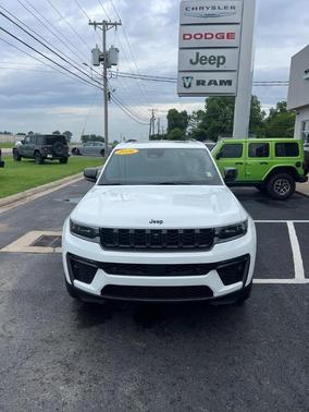 Bright White Clearcoat 2026 Jeep Grand Cherokee Limited