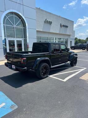 2023 Jeep Gladiator Overland