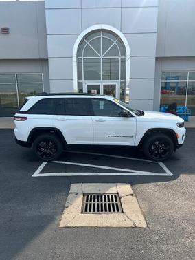 2025 Jeep Grand Cherokee Laredo