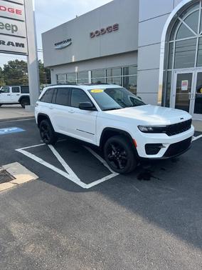 2025 Jeep Grand Cherokee Laredo