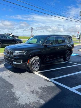 2024 Jeep Wagoneer Base