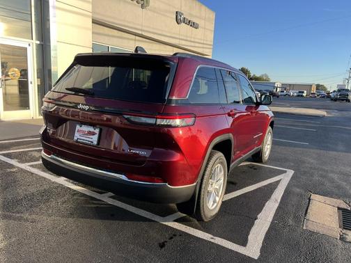 2025 Jeep Grand Cherokee Laredo