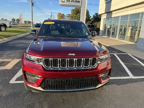 2025 Jeep Grand Cherokee Laredo