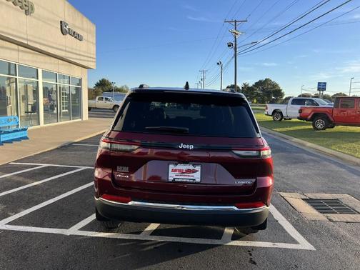 2025 Jeep Grand Cherokee Laredo