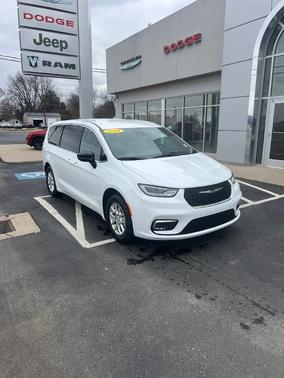 2026 Chrysler Pacifica Select