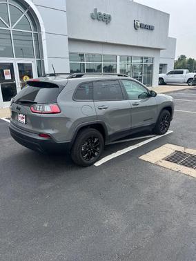2023 Jeep Cherokee Altitude Lux