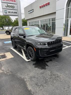 Diamond Black 2026 Jeep Grand Cherokee Laredo
