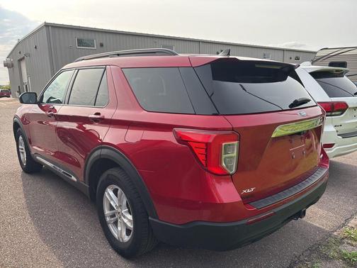 Rapid Red Metallic Tinted Clearcoat 2023 Ford Explorer XLT