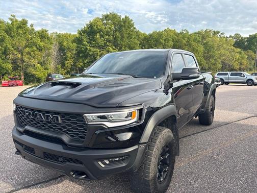 Diamond Black Crystal Pearlcoat 2026 RAM 1500 RHO Crew Cab 4x4 5'7' Box