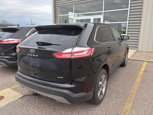 Agate Black Metallic 2022 Ford Edge SEL