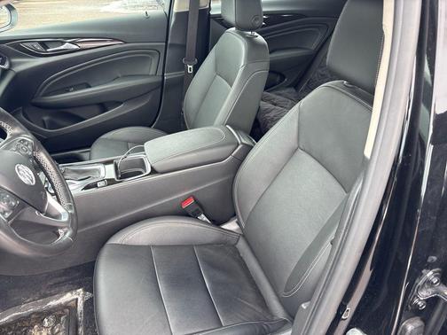 2018 Buick Regal TourX Essence
