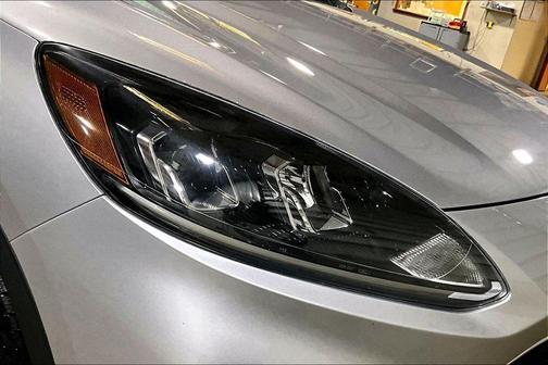 Ingot Silver Metallic 2020 Ford Escape SE