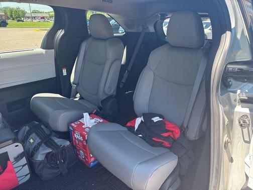 Celestial Silver Metallic 2025 Toyota Sienna XLE