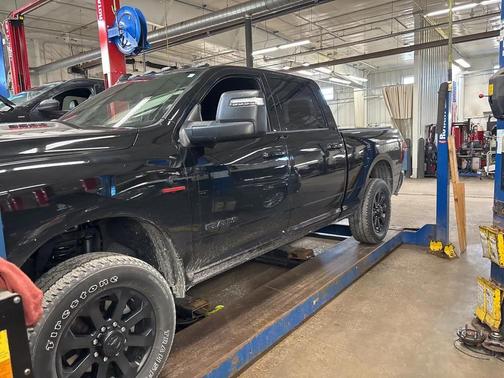 2024 RAM 3500 Laramie Crew Cab 4x4 6'4' Box