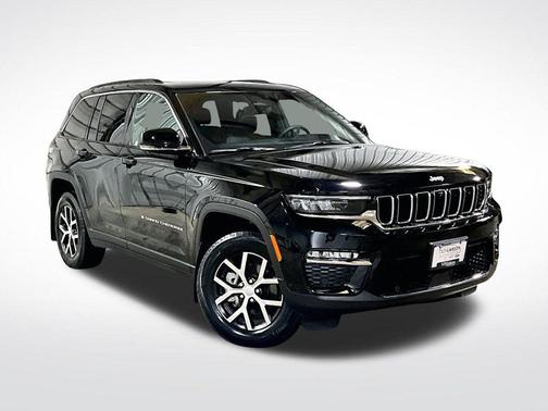 Diamond Black Crystal Pearlcoat 2025 Jeep Grand Cherokee Limited