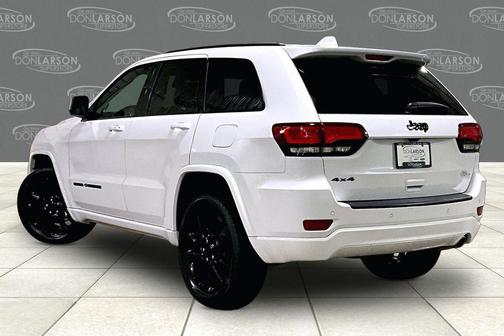 Bright White Clearcoat 2021 Jeep Grand Cherokee Laredo