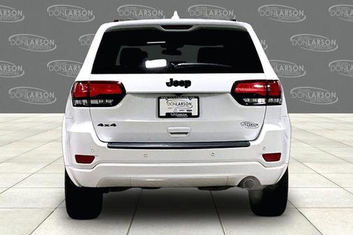Bright White Clearcoat 2021 Jeep Grand Cherokee Laredo