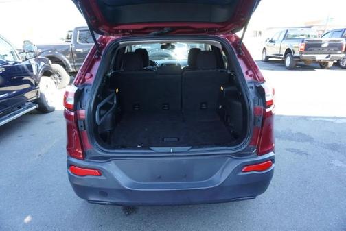 Deep Cherry Red Crystal Pearlcoat 2017 Jeep Cherokee Latitude