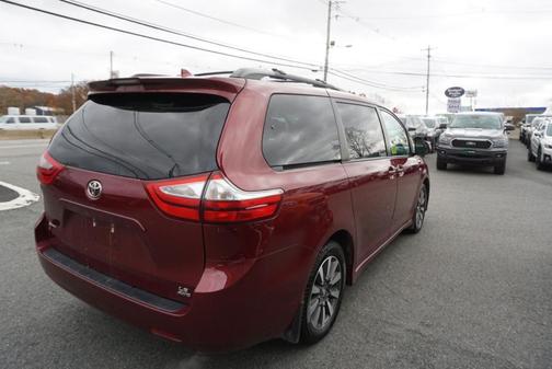 2018 Toyota Sienna LE