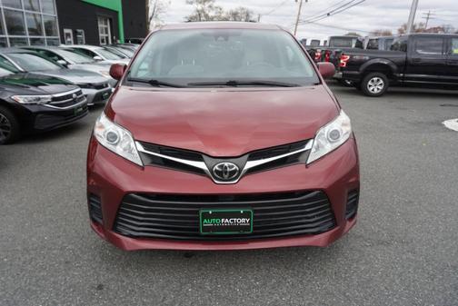 2018 Toyota Sienna LE