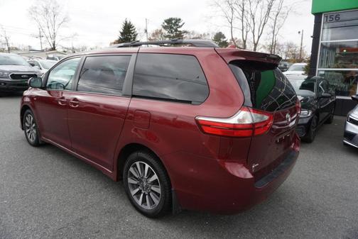 2018 Toyota Sienna LE