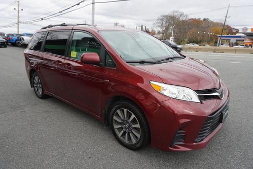 2018 Toyota Sienna LE