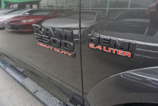 2018 RAM 2500 Laramie Crew Cab 4x4 6'4' Box