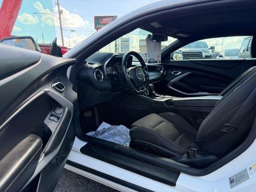 White 2019 Chevrolet Camaro 1LS