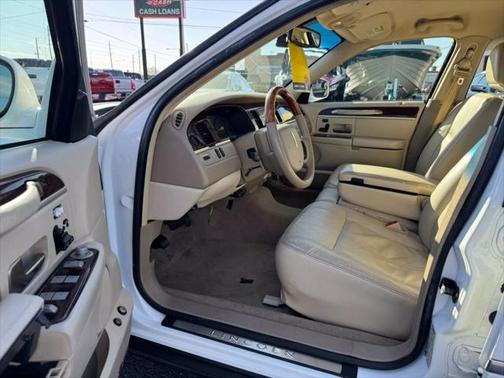 2010 Lincoln Town Car Signature