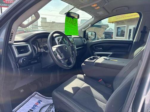 2017 Nissan Titan SV