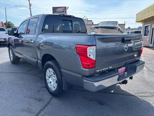 2017 Nissan Titan SV