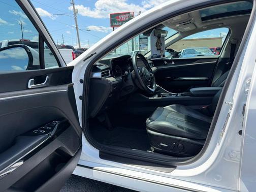 Glacial White Pearl 2022 Kia K5 EX