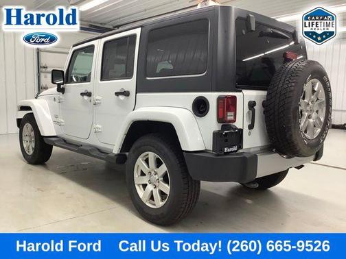 Bright White Clearcoat 2018 Jeep Wrangler JK Unlimited Sahara
