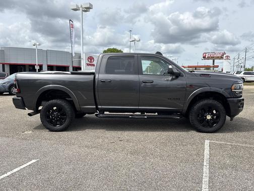 Granite Crystal Metallic Clearcoat 2022 RAM 2500 Laramie Crew Cab 4x4 6'4' Box