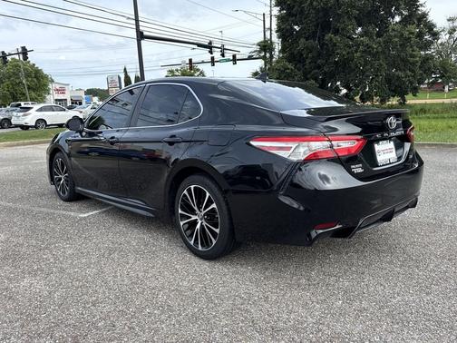 Midnight Black Metallic 2020 Toyota Camry SE