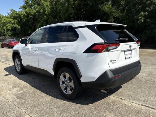 Ice Cap 2024 Toyota RAV4 XLE