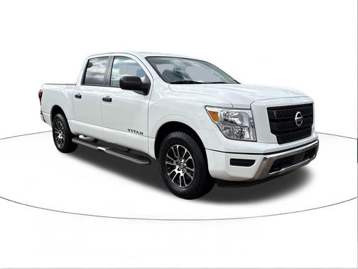 2022 Nissan Titan SV