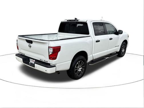 2022 Nissan Titan SV