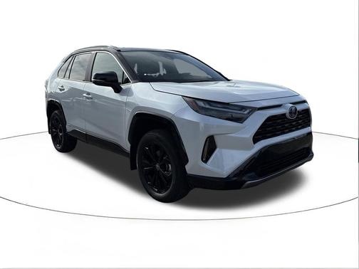 Wind Chill Pearl/Midnight Black Metallic 2024 Toyota RAV4 Hybrid SE