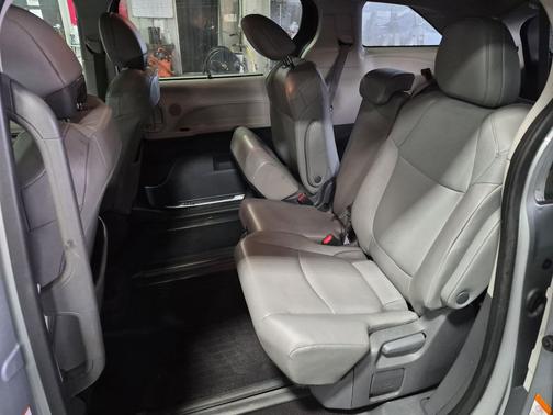 2021 Toyota Sienna XLE 8 Passenger