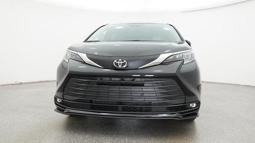 Midnight Black Metallic 2026 Toyota Sienna XLE