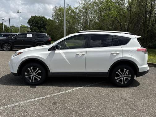 Super White 2016 Toyota RAV4 LE