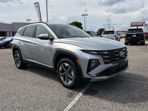 Shimmering Silver 2025 Hyundai TUCSON SEL