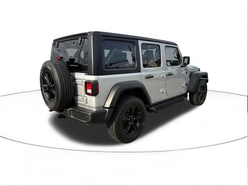 Silver Zynith Clearcoat 2022 Jeep Wrangler Unlimited Sport Altitude