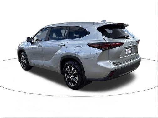 2025 Toyota Highlander Hybrid XLE