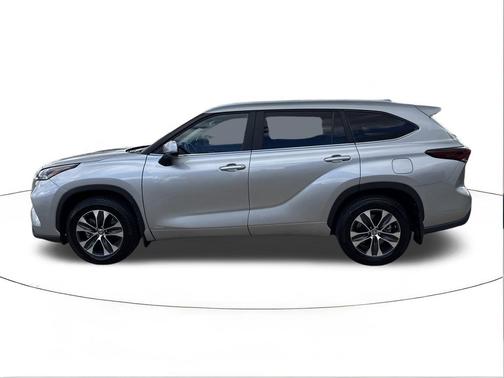 2025 Toyota Highlander Hybrid XLE