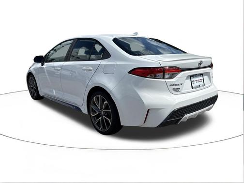 Super White 2021 Toyota Corolla SE