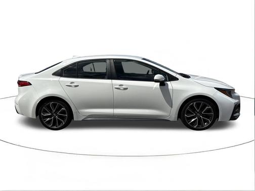 Super White 2021 Toyota Corolla SE